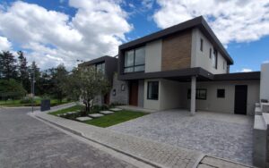 56988230689781083933169431246966513986989222172074993430659749714212616547124